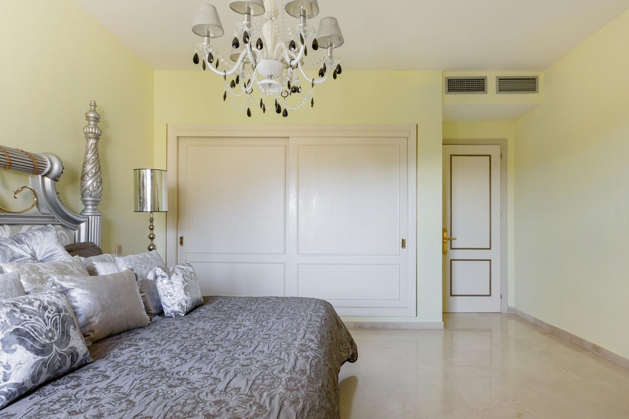 Royal Roman Empire Marbella Bagian luar foto